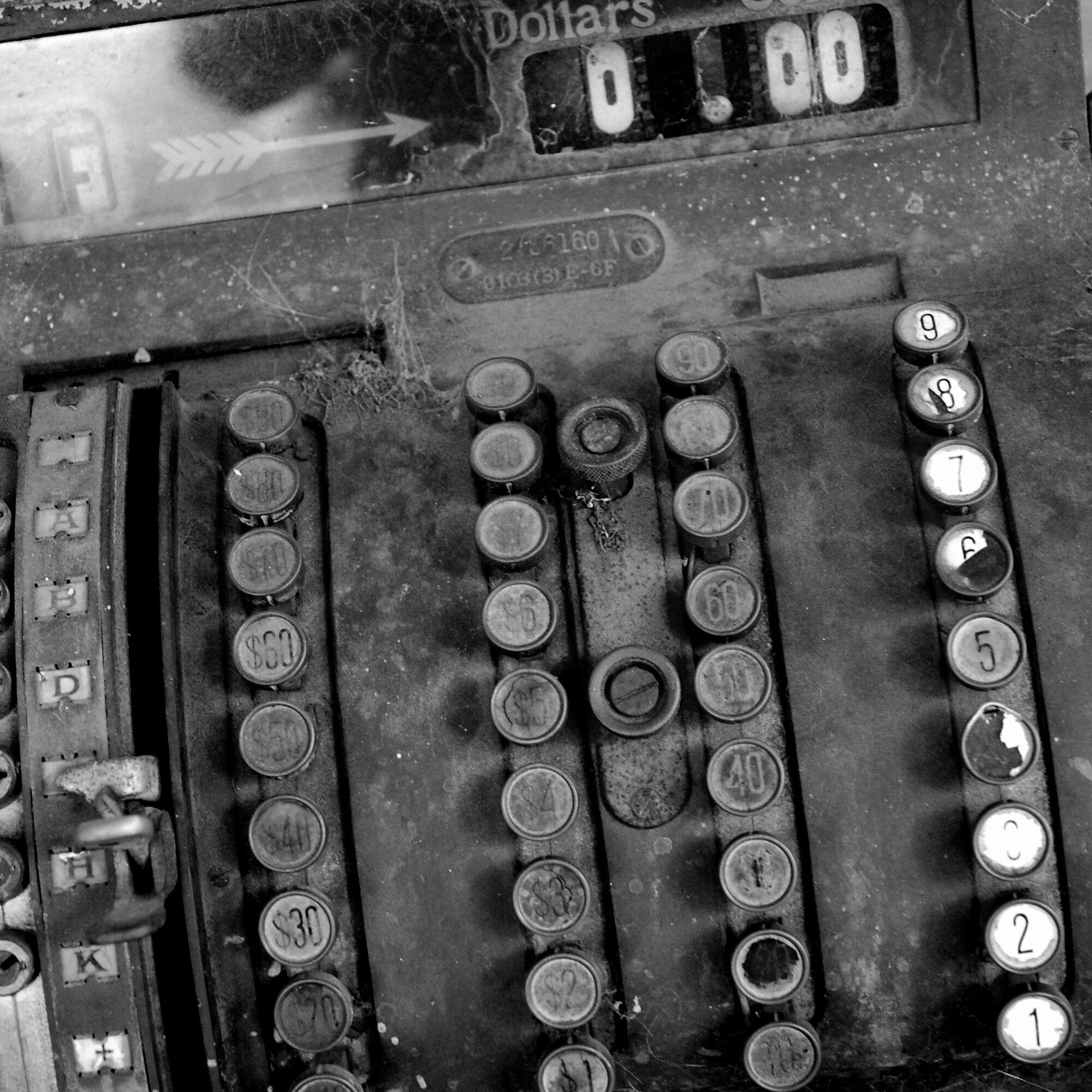 BW_Vintage-Cash-Register cash register