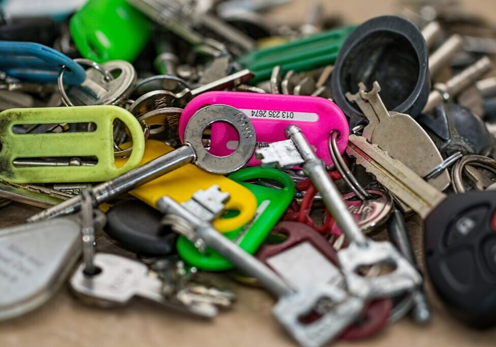 keys-multicolored-different-shapes-and-sizes-jumbled