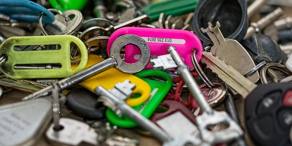 keys-multicolored-different-shapes-and-sizes-jumbled