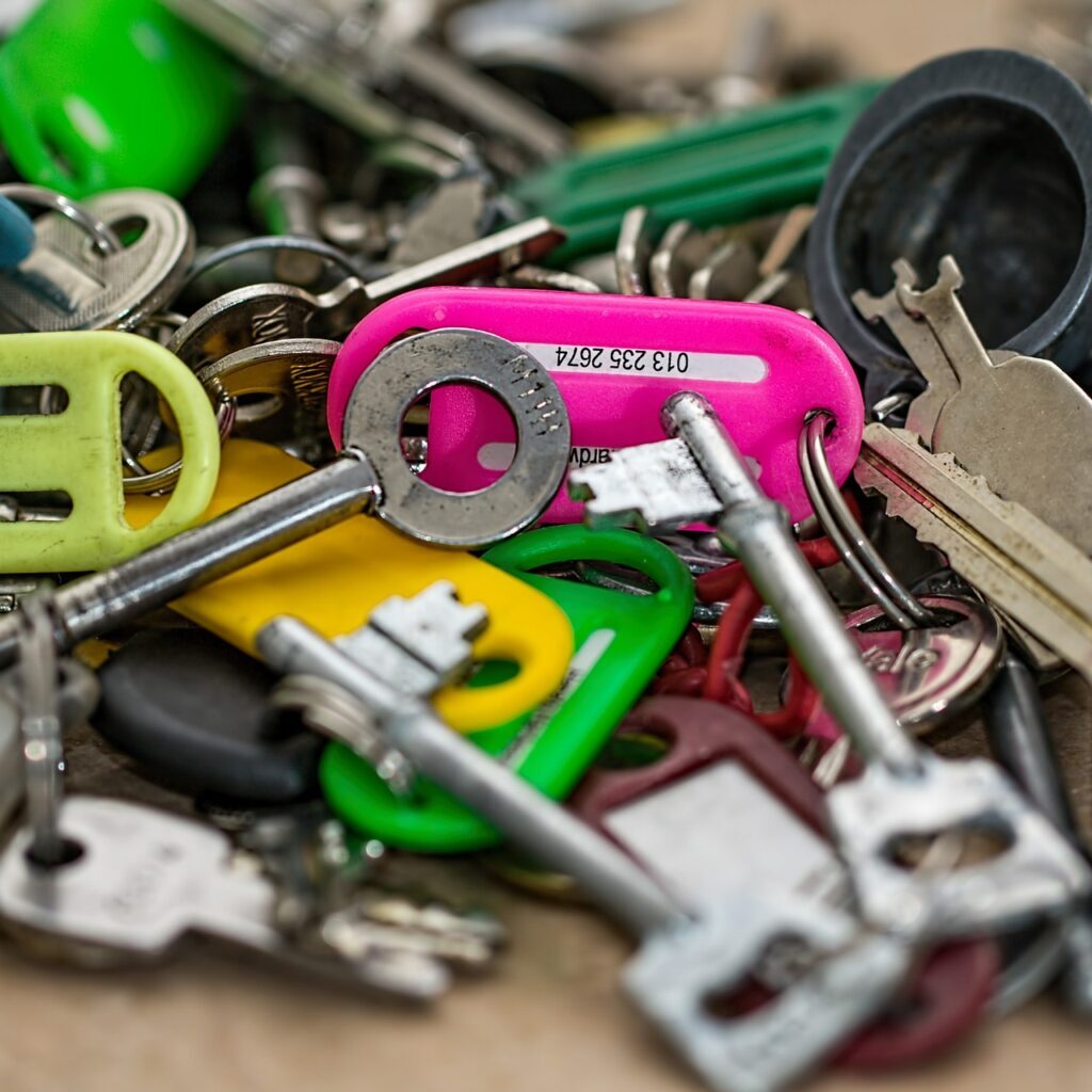 keys-multicolored-different-shapes-and-sizes-jumbled keys-multicolored-different-shapes-and-sizes-jumbled