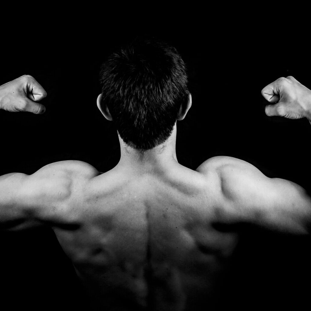 man's-upper-torso-seen from behind-flexing-strong-muscles