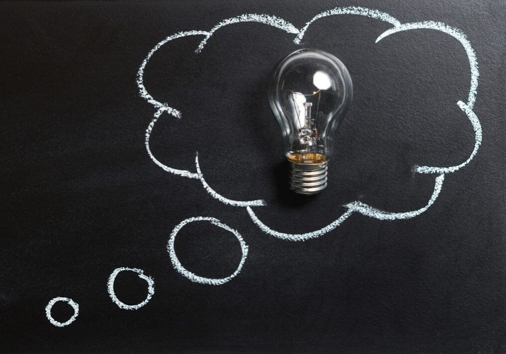 thought bubble with lightbulb inside