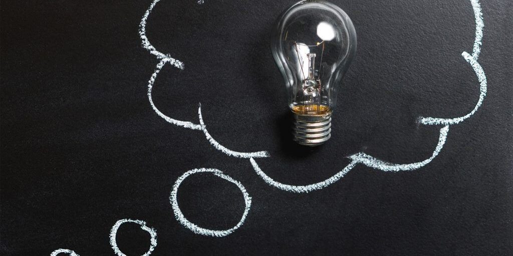 thought bubble with lightbulb inside